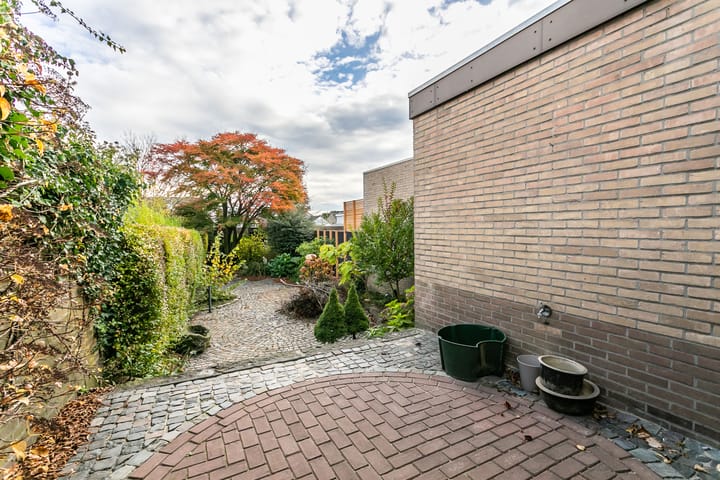 Photo 28 of Heiveldstraat 43