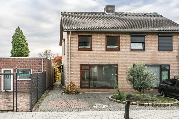 Photo 33 of Heiveldstraat 43