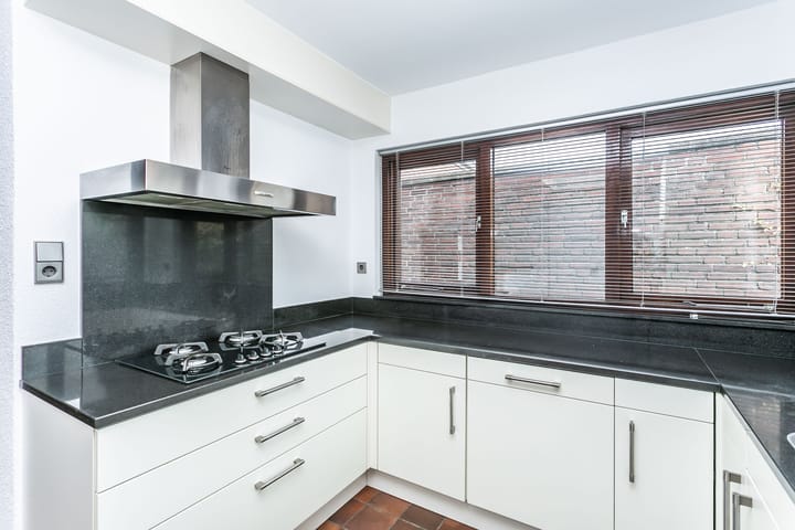 Photo 3 of Heiveldstraat 43