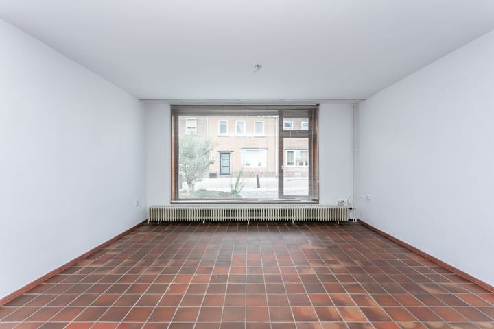 Photo 11 of Heiveldstraat 43