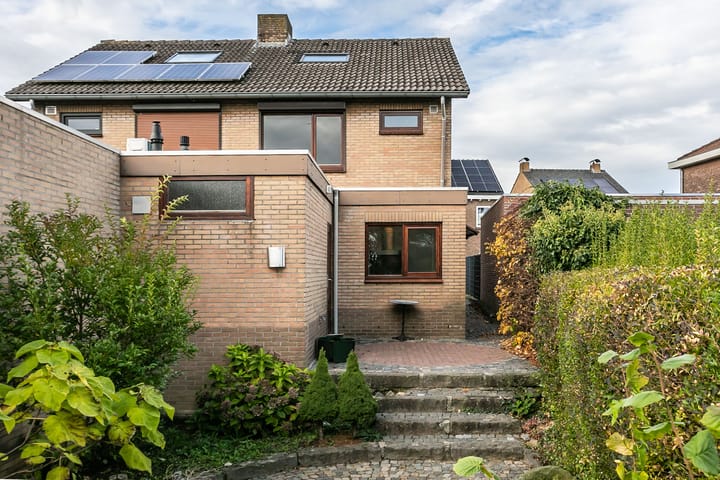 Photo 2 of Heiveldstraat 43