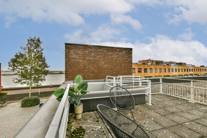 Foto 4 van Barkasstraat 100