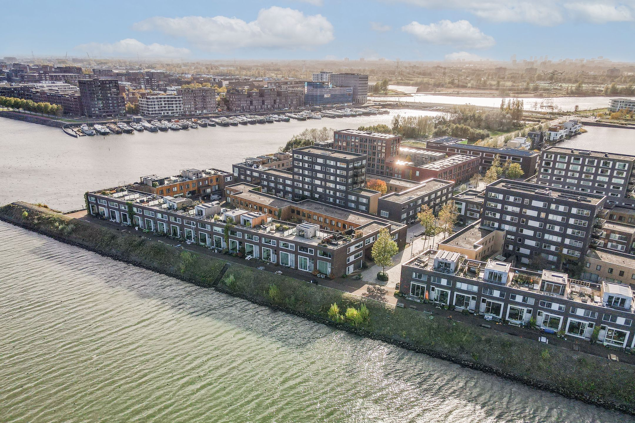 Foto 39 van Barkasstraat 100