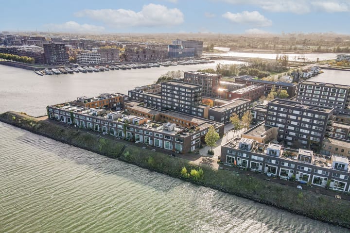 Photo 39 of Barkasstraat 100