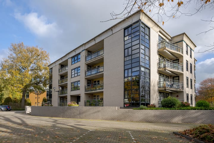 Photo 8 of Badhuisstraat 17