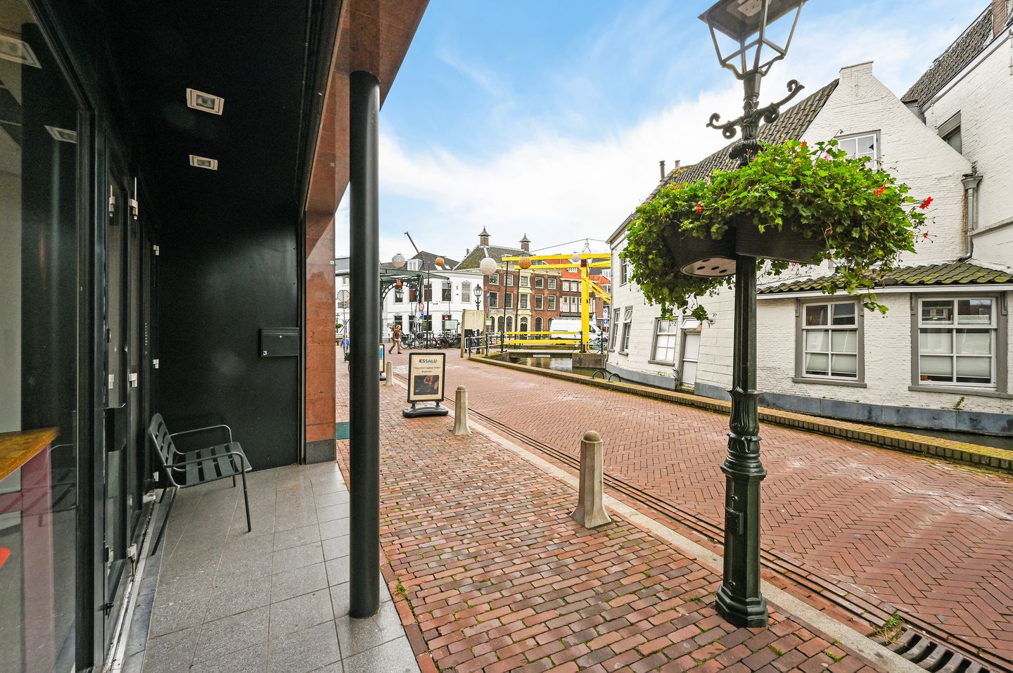 View photo 2 of Goudsteen 3