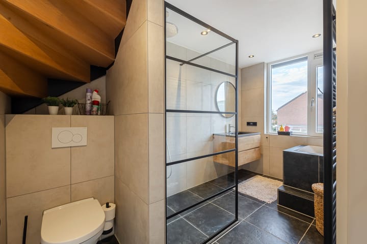 Foto 27 van van Wenastraat 7