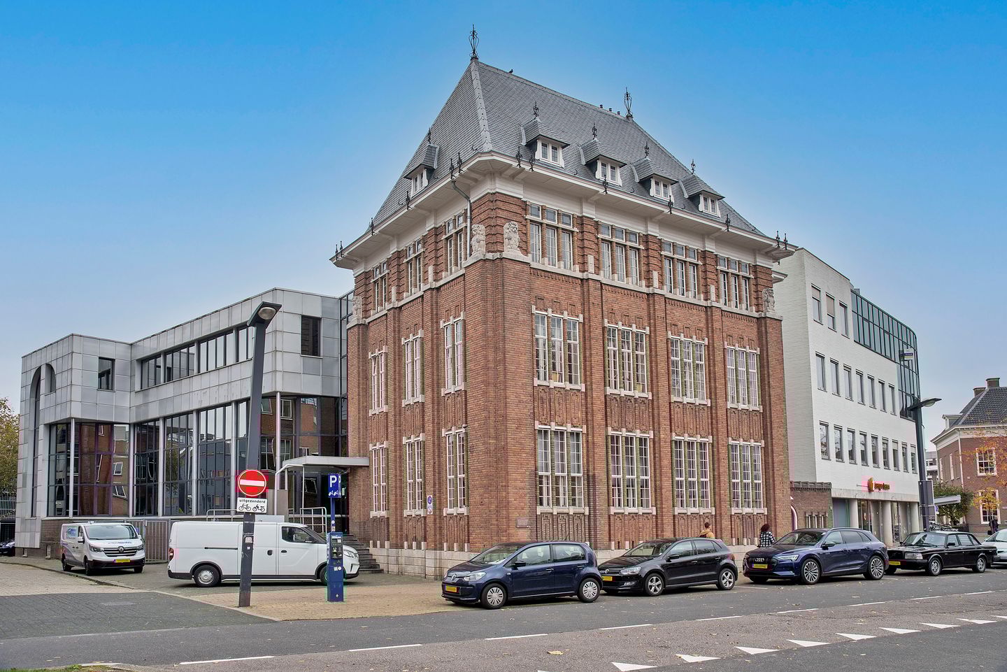 View photo 2 of Piet Heinstraat 4-6