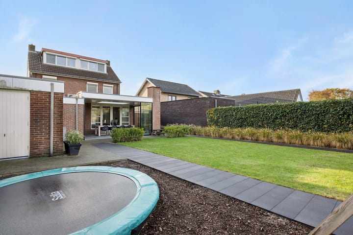 Photo 42 of Eekstraat 27