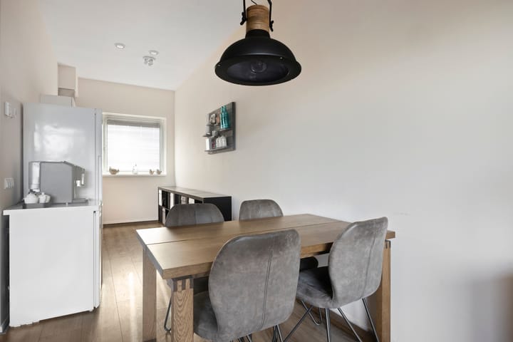 Photo 9 of Voorstraat 1-D