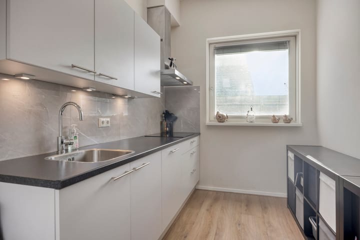 Photo 11 of Voorstraat 1-D