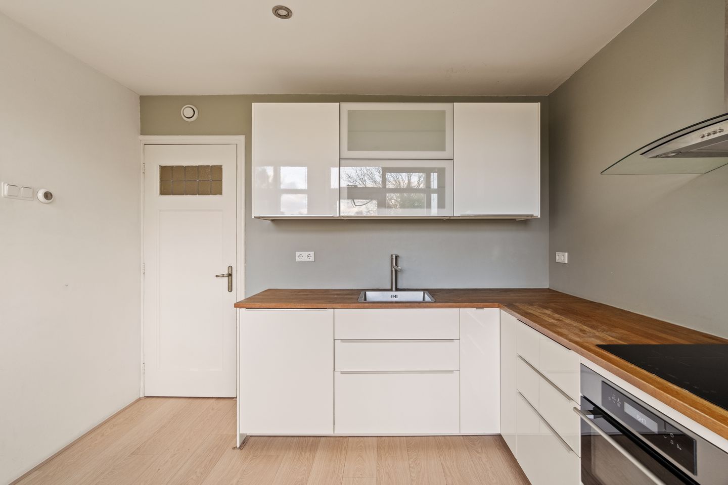 Photo 10 of Statenweg 150-A