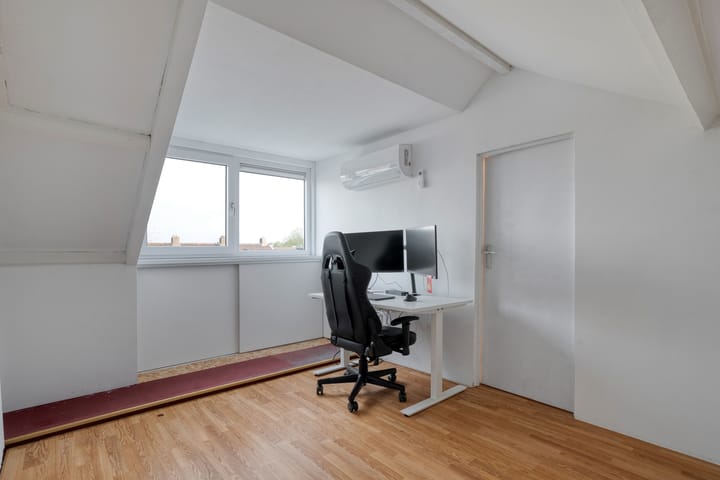 Photo 24 of Vincent van Goghstraat 13