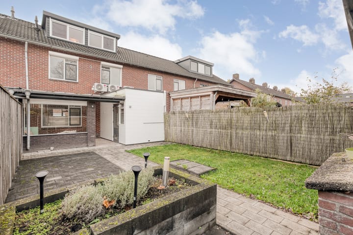 Photo 31 of Vincent van Goghstraat 13