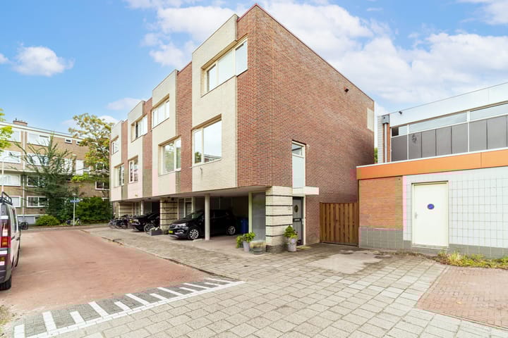 Photo 6 of Van Alkemadestraat 7