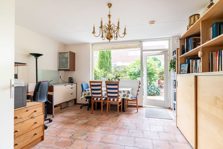 Photo 11 of Van Alkemadestraat 7