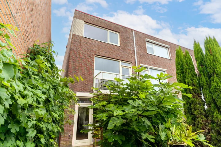 Photo 16 of Van Alkemadestraat 7