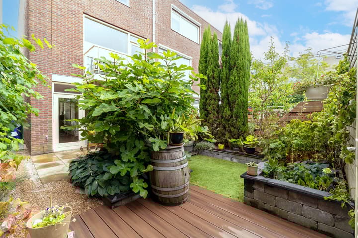 Photo 17 of Van Alkemadestraat 7