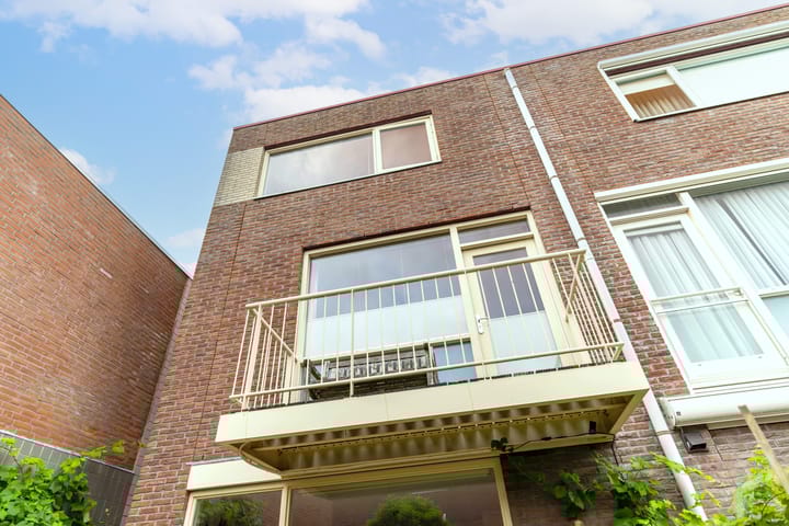 Photo 18 of Van Alkemadestraat 7