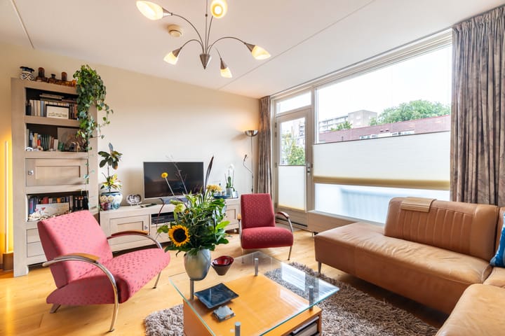 Photo 22 of Van Alkemadestraat 7