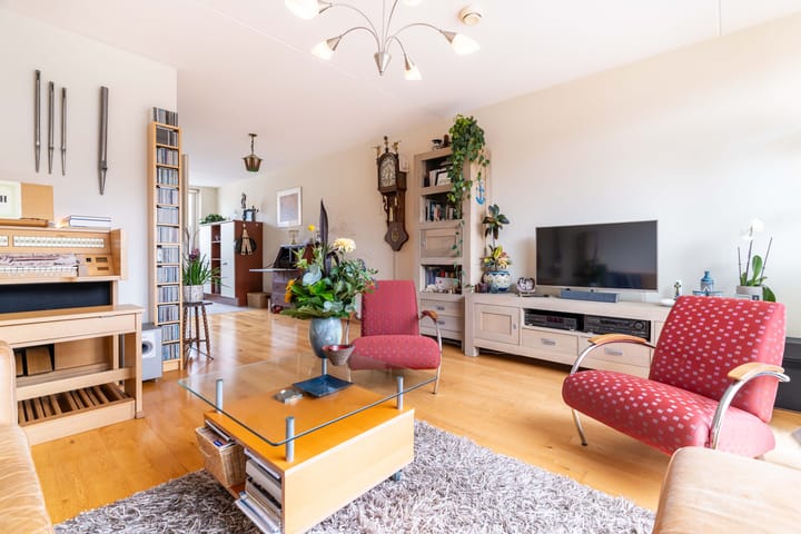 Photo 30 of Van Alkemadestraat 7