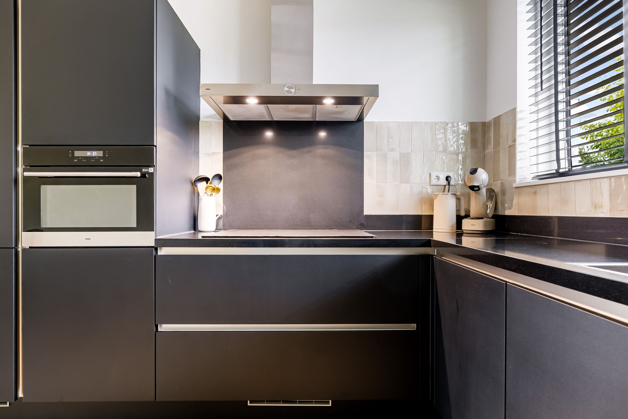 Photo 21 of Trota van Salernostraat 29