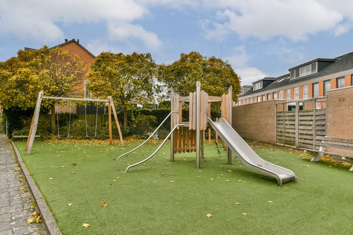 Foto 32 van Debussyhof 13