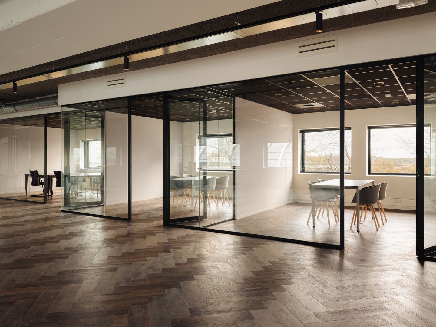 View photo 3 of Orlyplein 89