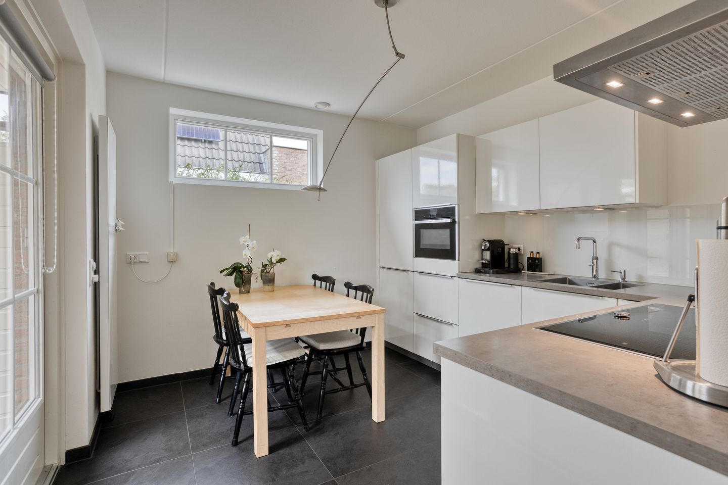 Photo 14 of Valkenburgstraat 3