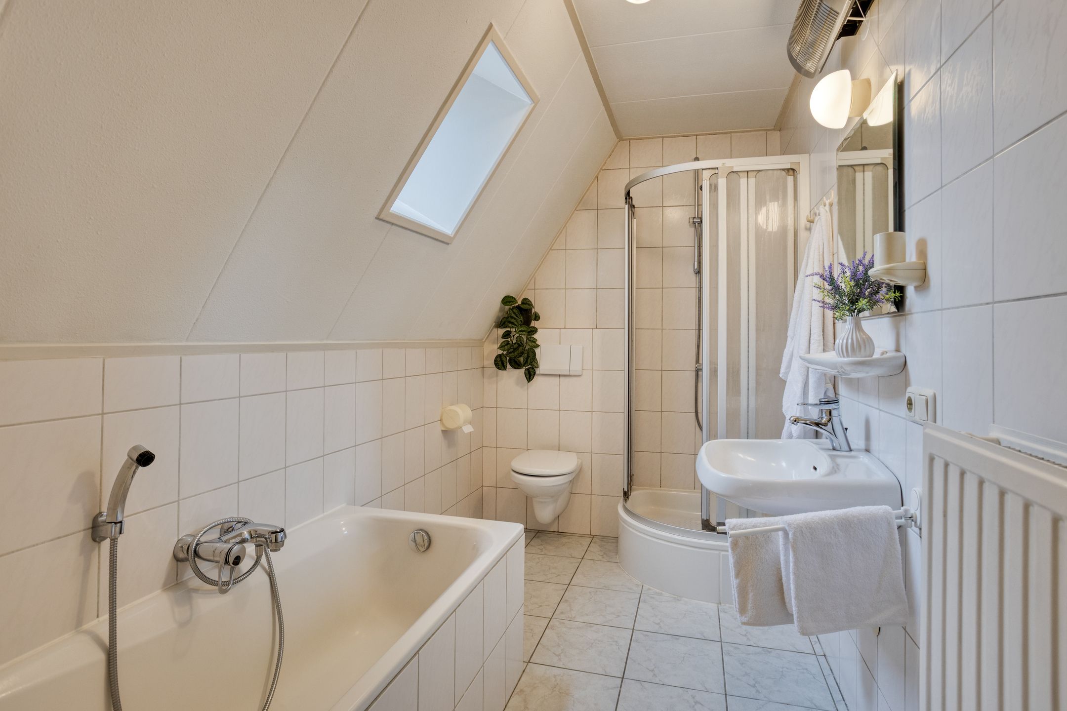 Photo 27 of Valkenburgstraat 3