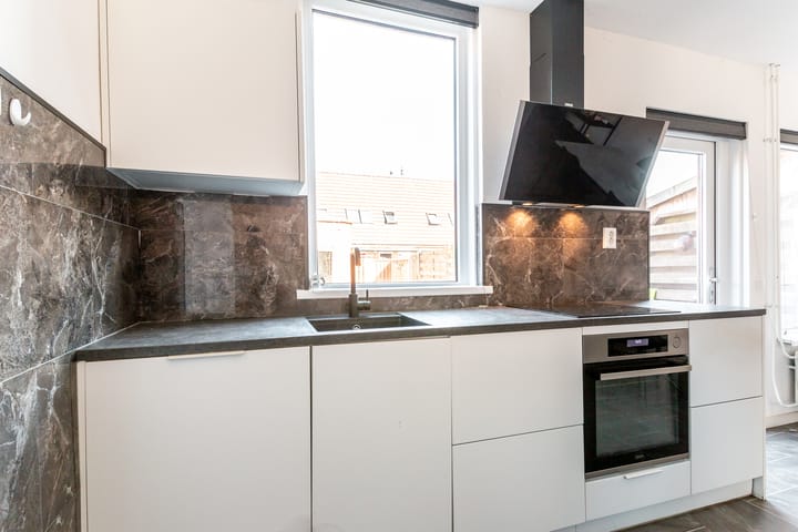 Photo 8 of Kamp 33 23