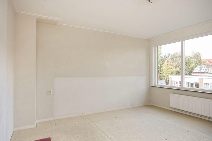 Photo 10 of van der Vegtestraat 143