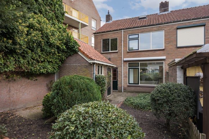 Photo 18 of van der Vegtestraat 143