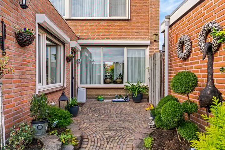 Photo 33 of Trompstraat 42