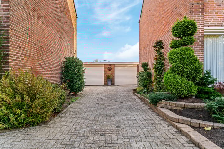 Photo 35 of Trompstraat 42