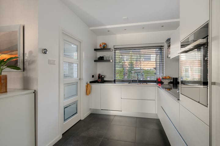 Foto 12 van Schweitzerstraat 50