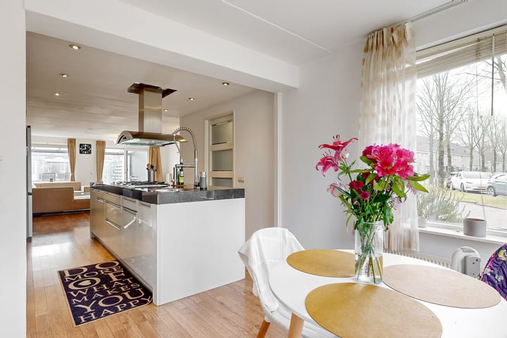 Photo 10 of Bertha von Suttnerlaan 1