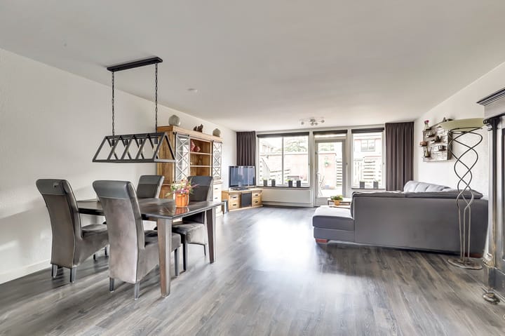 Photo 2 of Willem Klooshove 23