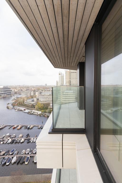 Photo 10 of Korte Ouderkerkerdijk 1-R2