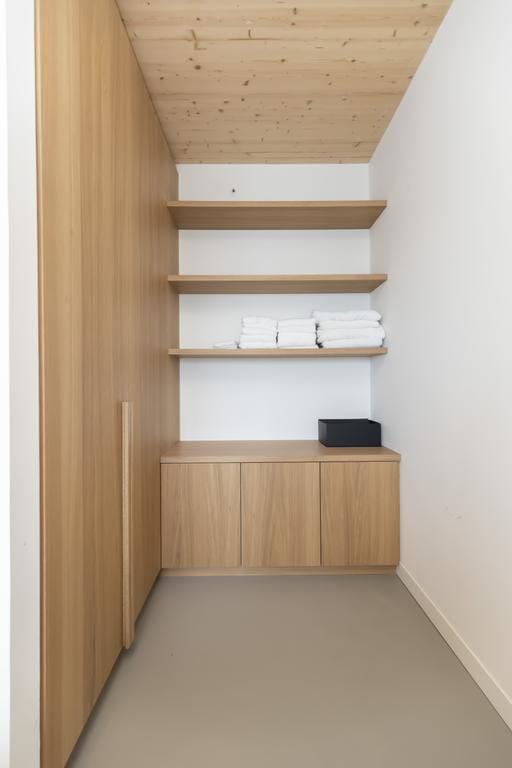 Photo 24 of Korte Ouderkerkerdijk 1-R2