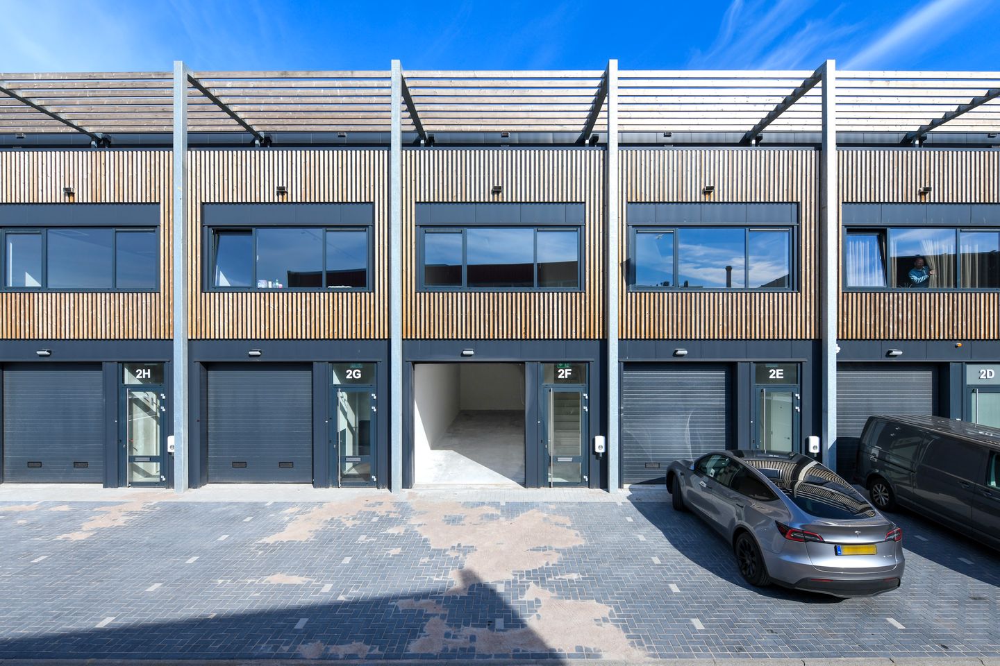 View photo 1 of Eemmeerlaan 2-H