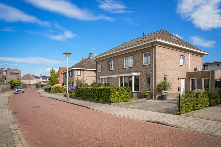 Photo 2 of Graaf Reinaldstraat 6