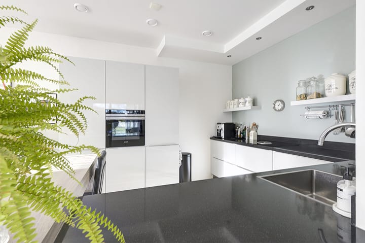 Photo 16 of Koninginneweg 31-A