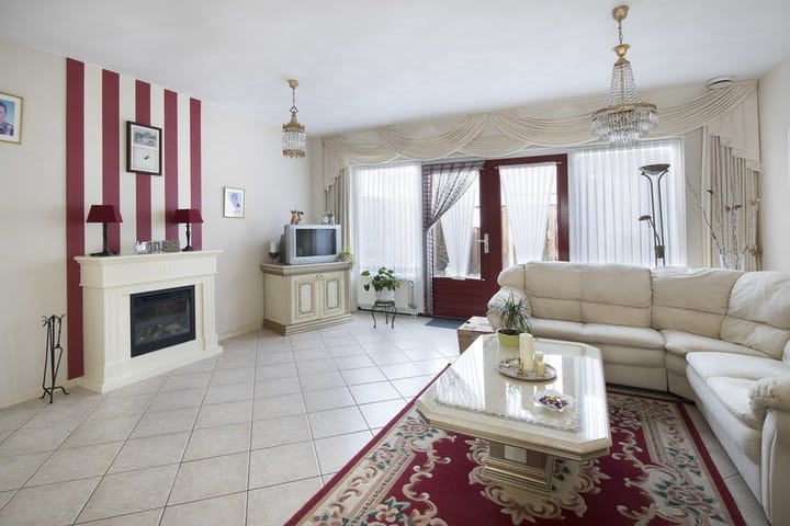 Photo 2 of Kweeklust 15