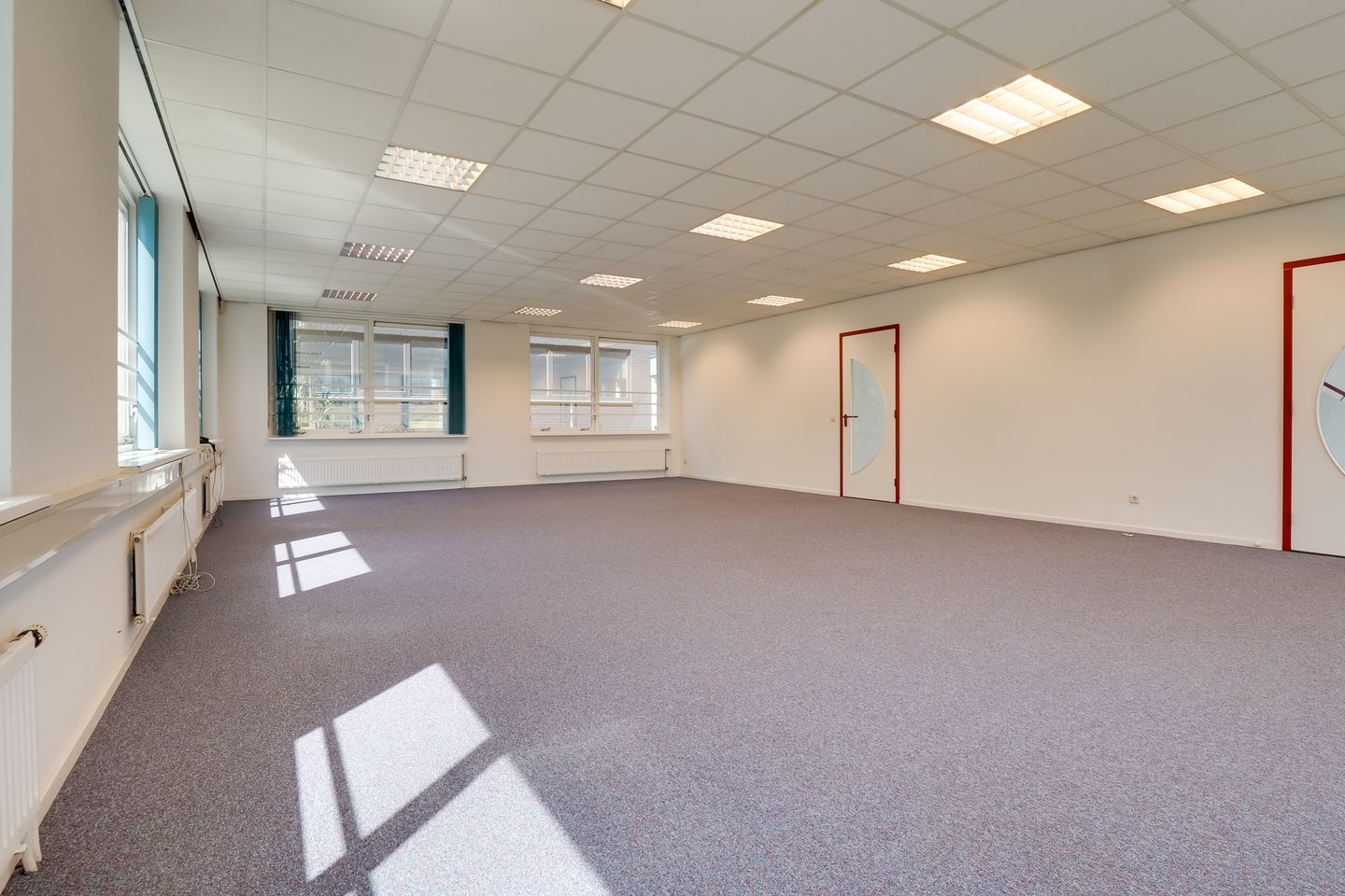 View photo 2 of Merwedeweg 6