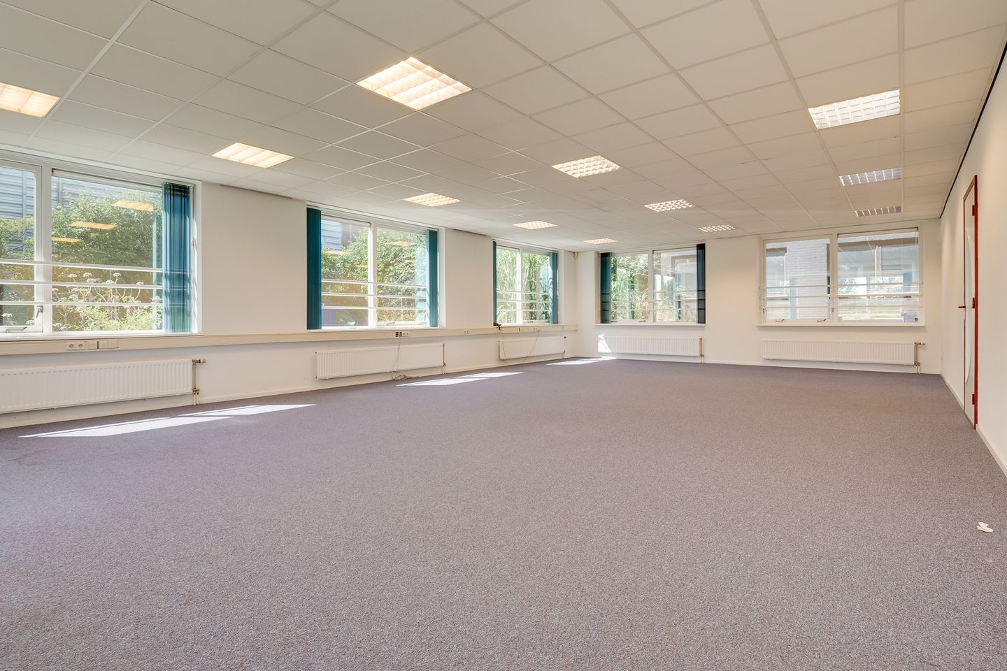 View photo 3 of Merwedeweg 6