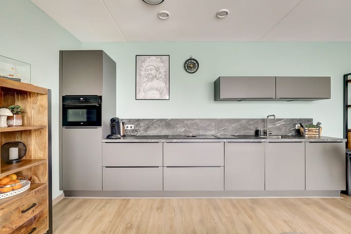 Photo 13 of St. Theresiastraat 63