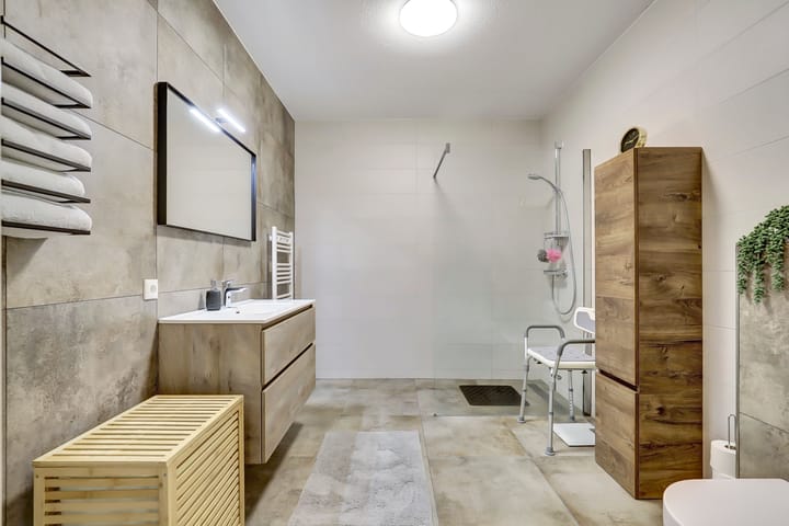 Photo 16 of St. Theresiastraat 63