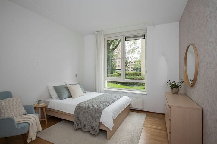 Photo 18 of Hunzestraat 1-A