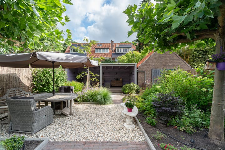 Foto 42 van De Genestetlaan 4